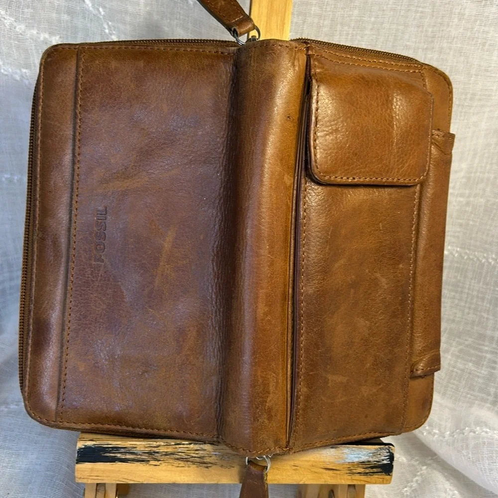Fossil vintage leather wallet zip around wallet